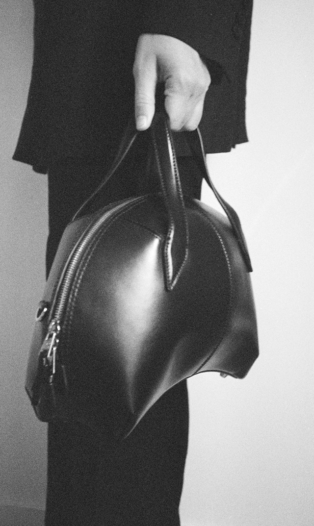 インポートボクギ曲線美ハンドバッグ黒白