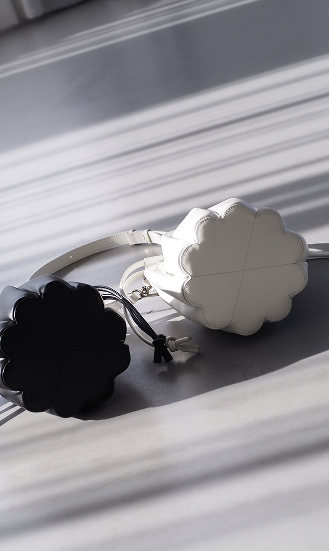 インポートボクギ花フォルムハンドバッグ黒白