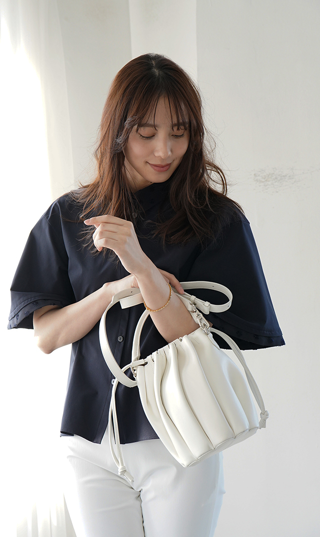 インポートボクギ花フォルムハンドバッグ黒白