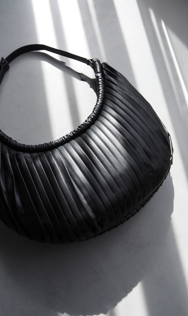 インポートプリーツディテールショルダーバッグ黒