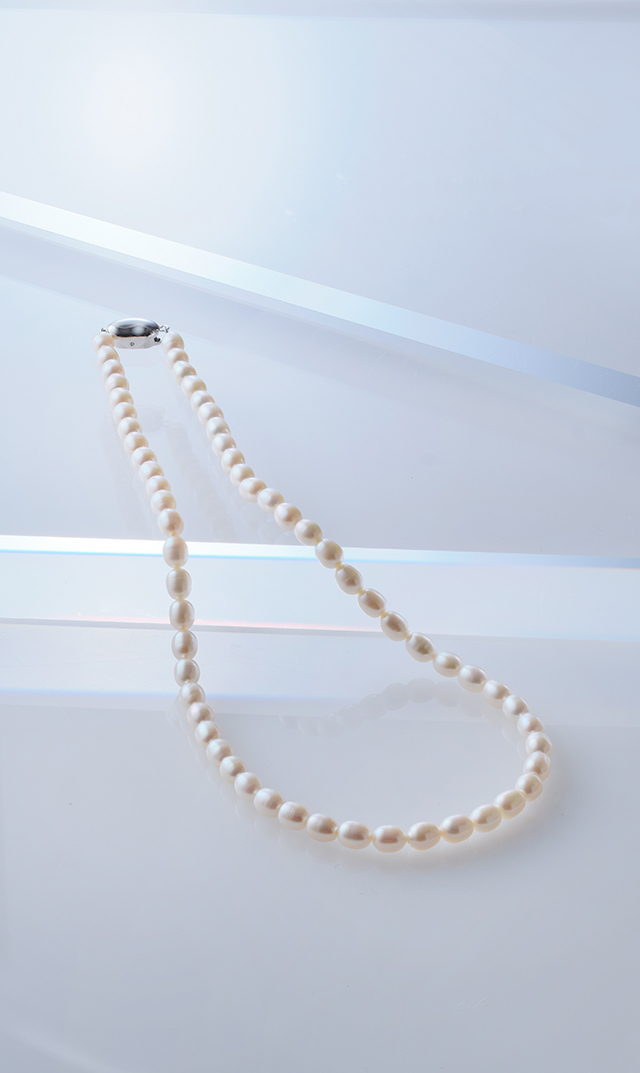 ファンエンパイヤ】オーバルパールネックレス 40cm(ホワイト）