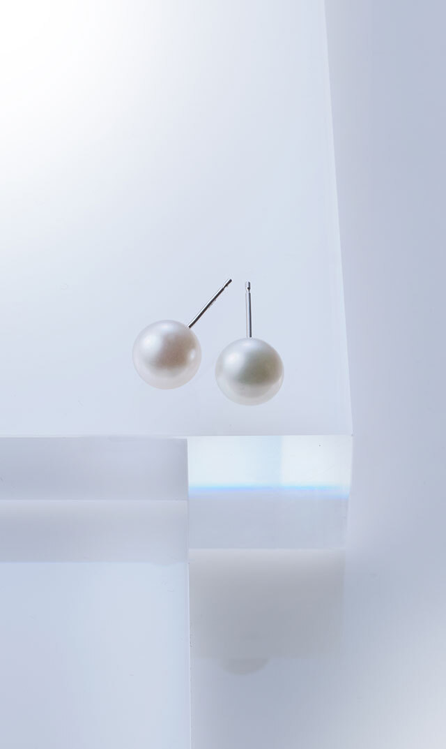 ファンエンパイヤ】アコヤラウンドパールピアス(ホワイト/8-8.5mm）