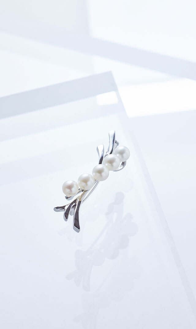 ファンエンパイヤパールベリーブローチ