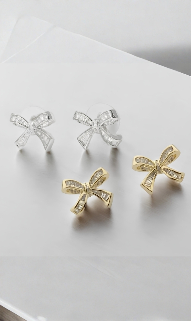 [期間限定販売]【ハニービジュー(THE HANY Bijoux)】プチリボンピアス・イヤリング（ ゴールド / シルバー）