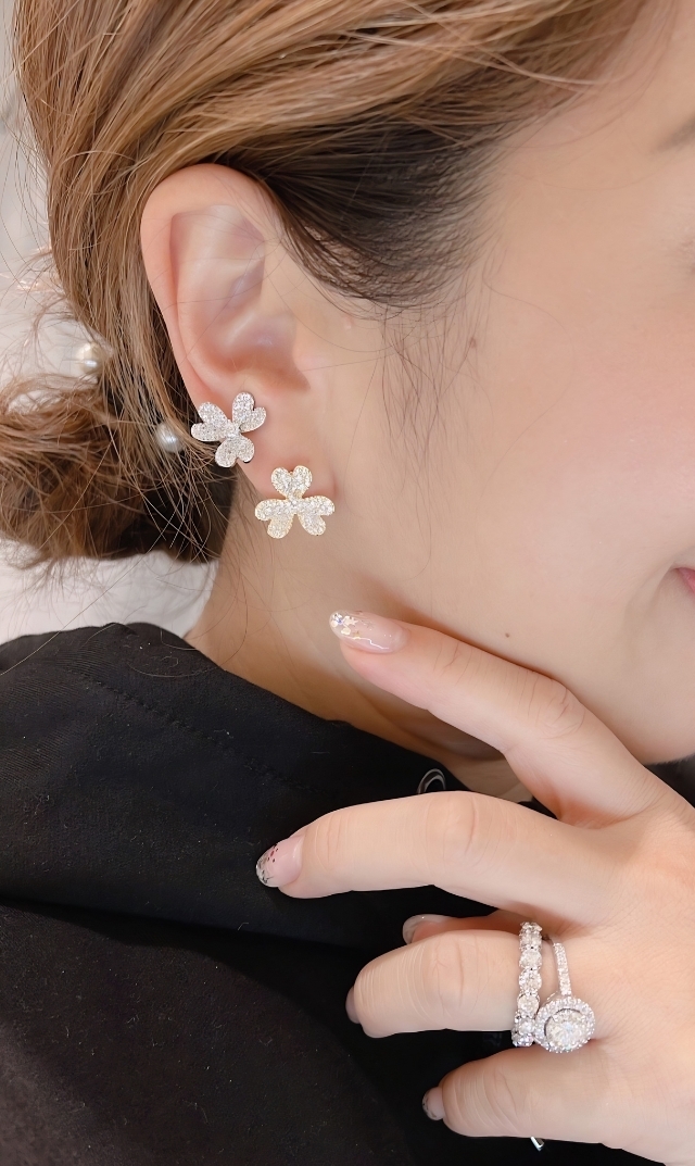 ハニービジュー(THE HANY Bijoux)】アシンメトリーフラワーピアス