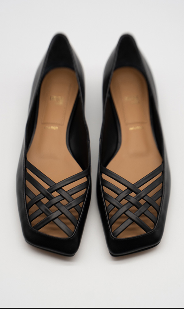 ※4/7(火)正午販売予定【ヘンリ エン ヴァーゴ（HENRI EN VARGO）】Frances フラットパンプス（ブラック）