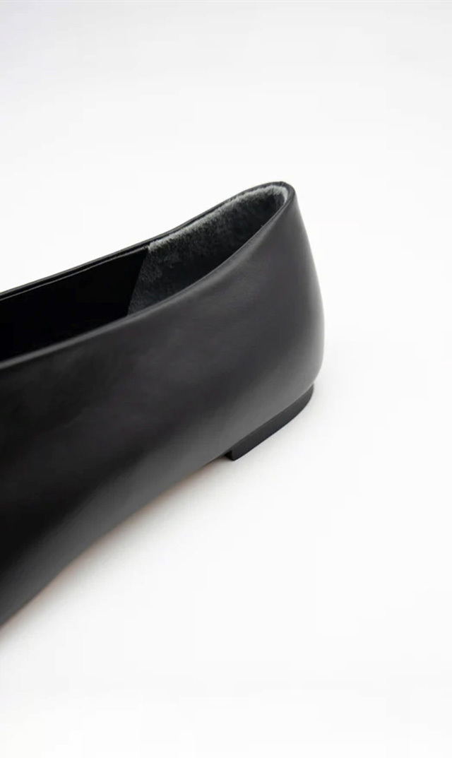 究極のシンプルさがカットラインの美しさを際立たせる “Cattleya