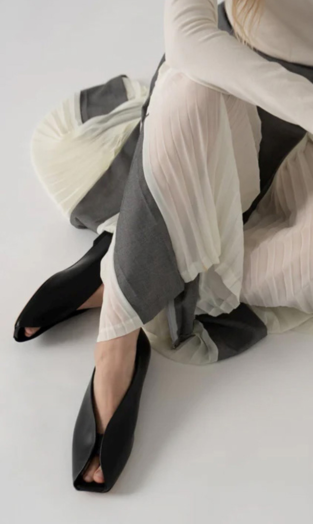 究極のシンプルさがカットラインの美しさを際立たせる “Cattleya