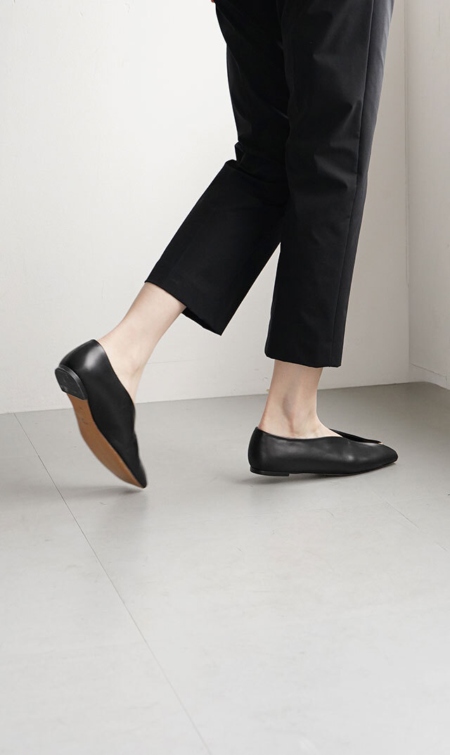 究極のシンプルさがカットラインの美しさを際立たせる “Cattleya