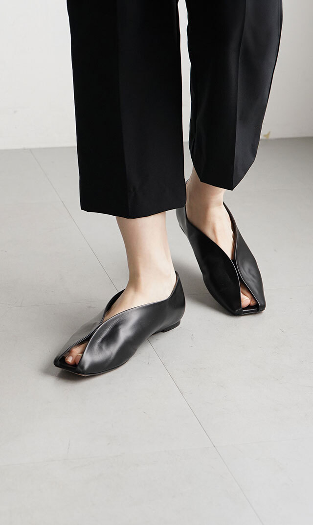 究極のシンプルさがカットラインの美しさを際立たせる “Cattleya