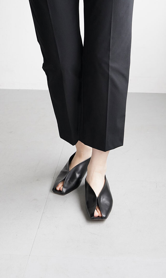 究極のシンプルさがカットラインの美しさを際立たせる “Cattleya