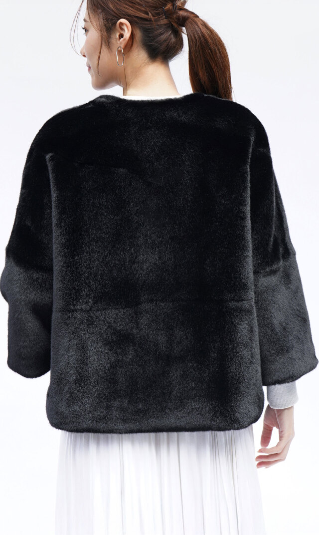 真冬のスタイリングを暖かく華やかに彩る“COLETTEファージャケット”