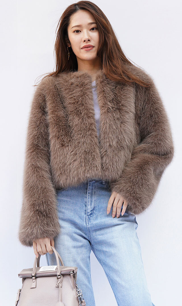 真冬のスタイリングを暖かく華やかに彩る“ANNAファージャケット”