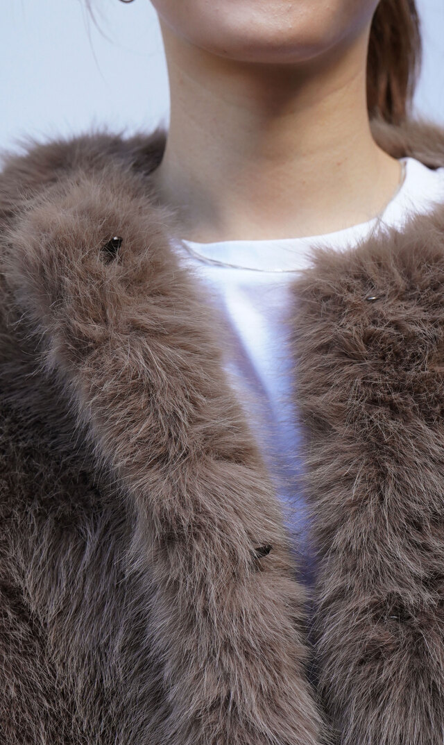 ハブレスANNAファージャケットモカ色