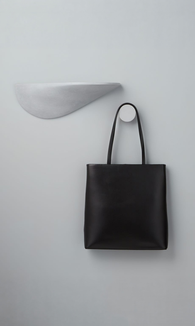ミニマルでシックなレザートート “TALLIショルダートートバッグ