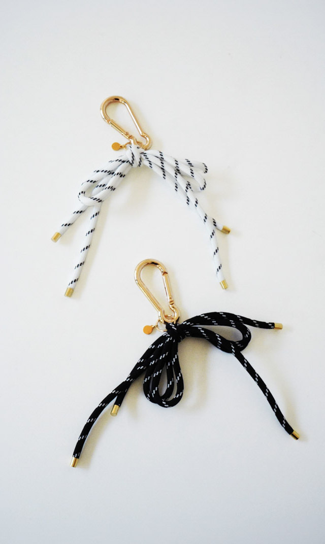 [ ※受注販売(～3/22）]【プチ・モーメント(PETIT MOMENTS )】Rope Bow Bag Charm（ホワイト/ブラック）