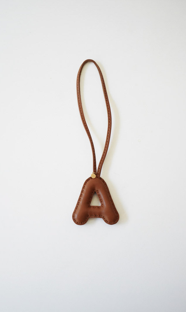 [ ※受注販売(～3/22）]【プチ・モーメント(PETIT MOMENTS )】Initial Leather Key Chain(A-Z）(ブラック/ブラウン)