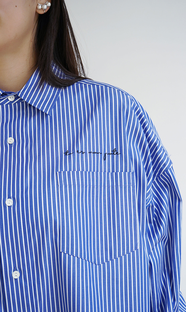 同素材のスキニータイ付きのマニッシュなストライプシャツ “ストライプ