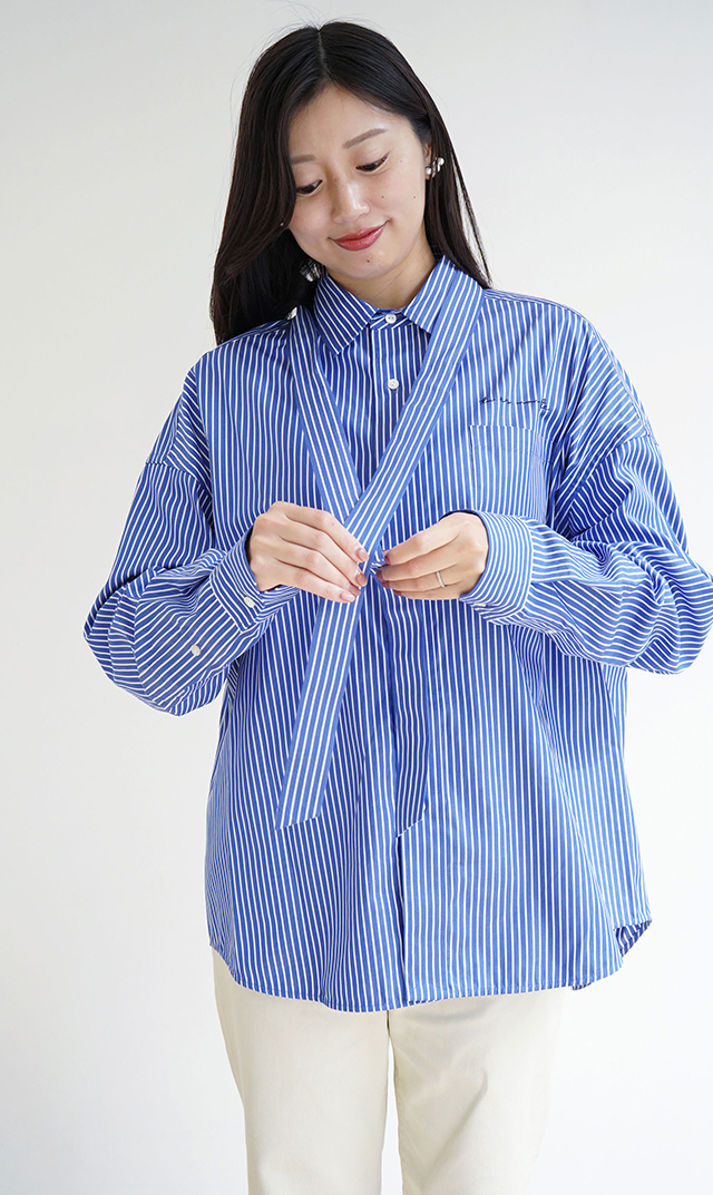 スキニータイ付きブルーストライプシャツ