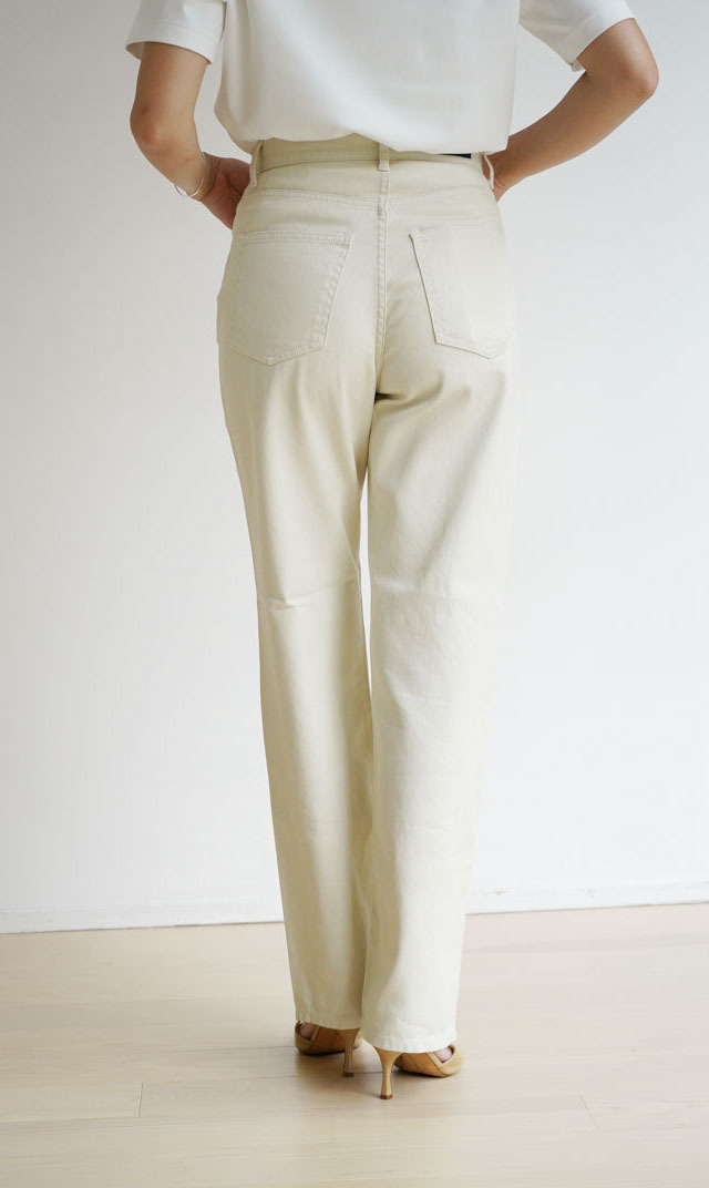 綺麗なストレートラインで女性らしく,上品に穿けるシルエット“CHERIE