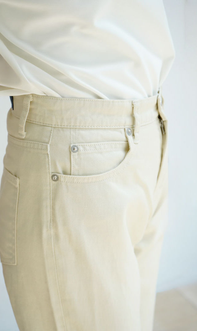 綺麗なストレートラインで女性らしく,上品に穿けるシルエット“CHERIE