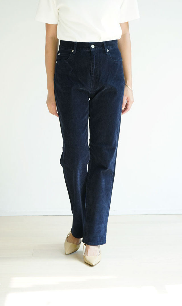 綺麗なストレートラインで女性らしく,上品に穿けるシルエット“CHERIE