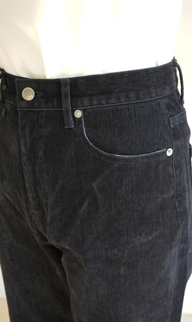 綺麗なストレートラインで女性らしく,上品に穿けるシルエット“CHERIE