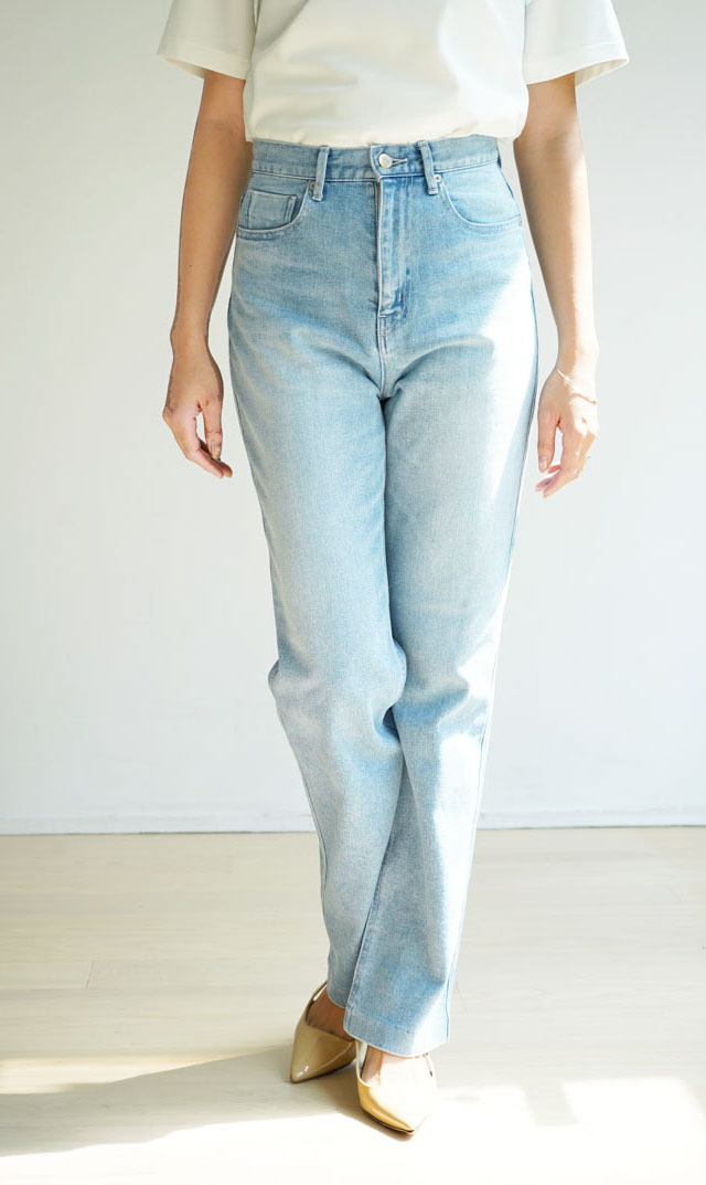 綺麗な細身のラインで女性らしく,上品に穿けるシルエット“Sofy デニム