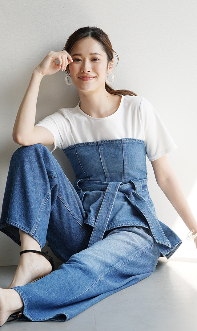 スッキリとした腰まわり、裾にかけてワイドなシルエット“KHUFU デニム