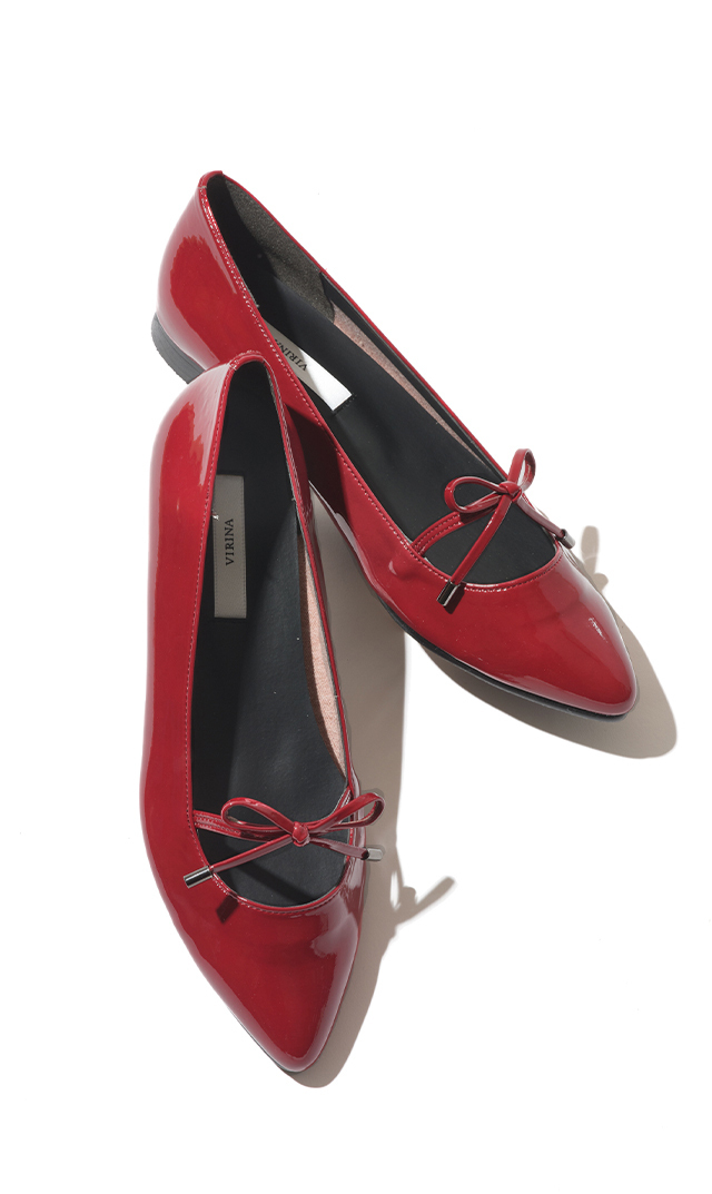 【ヴィリーナ】晴雨兼用ポインテッドリボンシューズ（エナメルレッド）