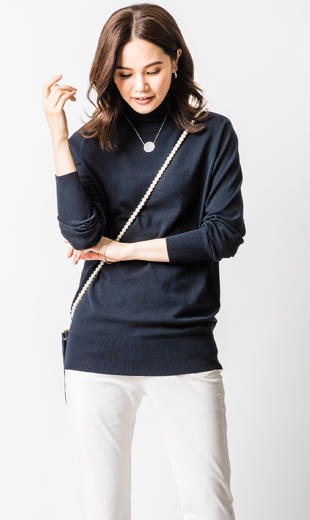 秋冬のワードローブに外せないシンプルで上品な佇まいの アデルタートルニット が登場