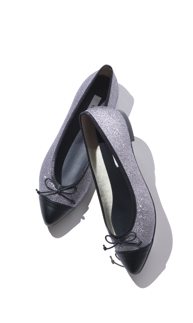 【ヴィリーナ】晴雨兼用ポインテッドバレエシューズ（グリッターグレー×ブラック）
