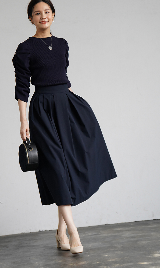 シワになりにくい撥水加工セリーヌフレアミディスカートが登場！ 