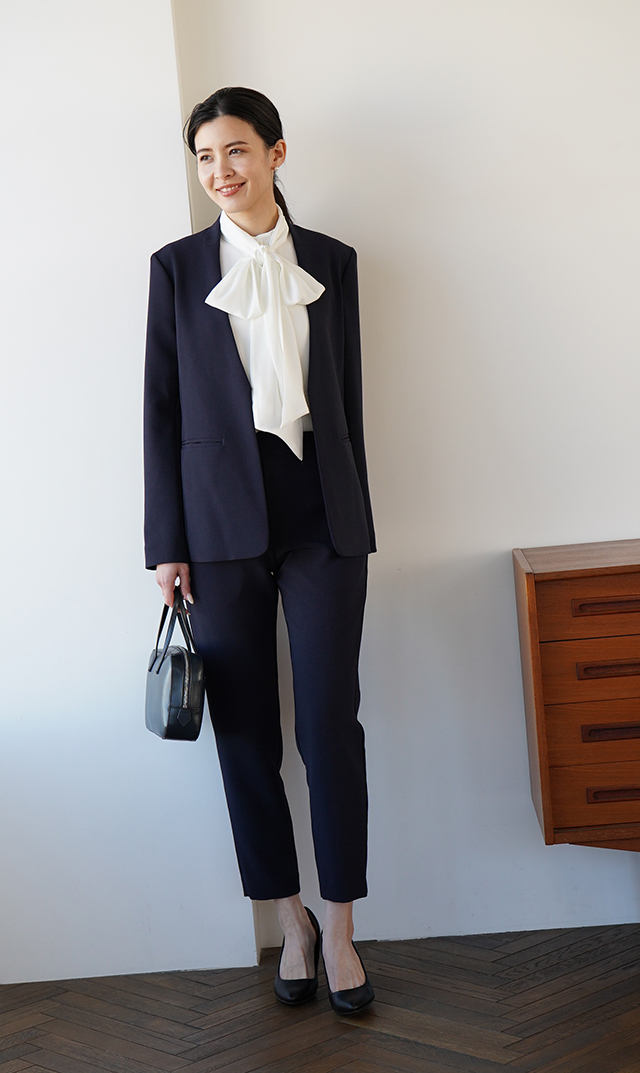 ノーカラーミディ丈ジャケット紺