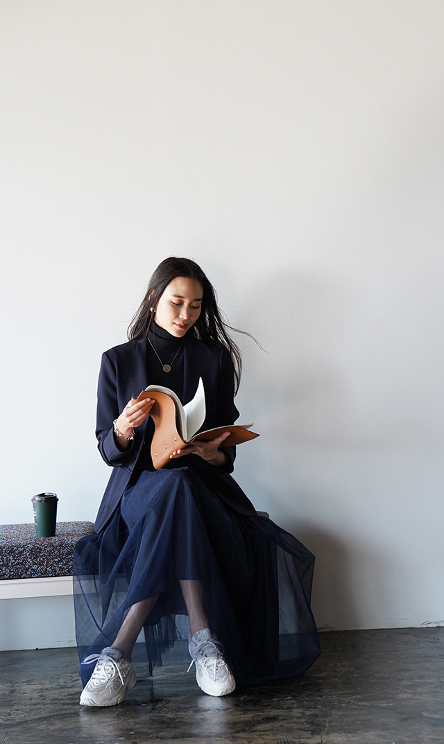 ノーカラーミディ丈ジャケット紺