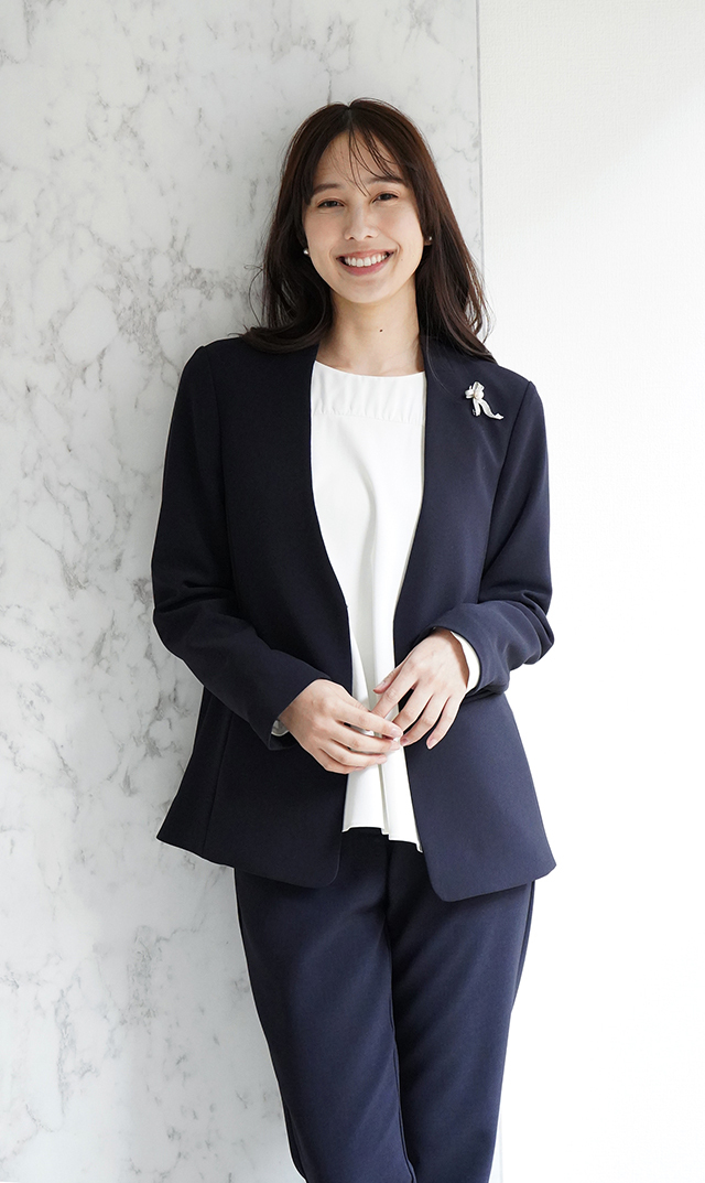 セレモニーなどのオンスタイルにはもちろん、軽めのアウターとしてラフ