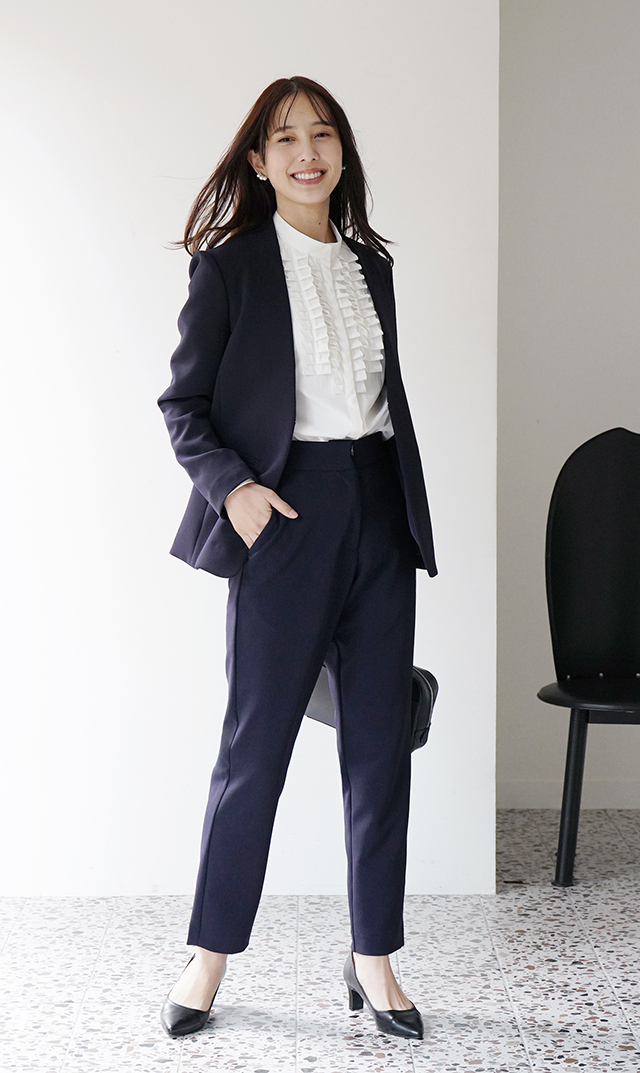 セレモニーなどのオンスタイルにはもちろん、軽めのアウターとしてラフ