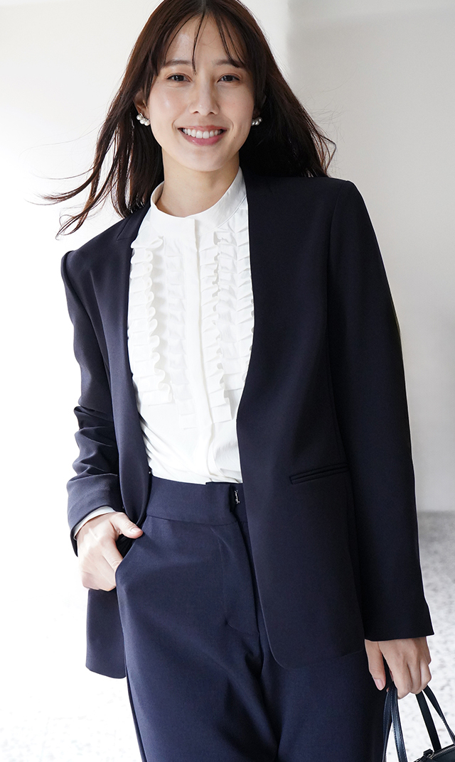 セレモニーなどのオンスタイルにはもちろん、軽めのアウターとしてラフ