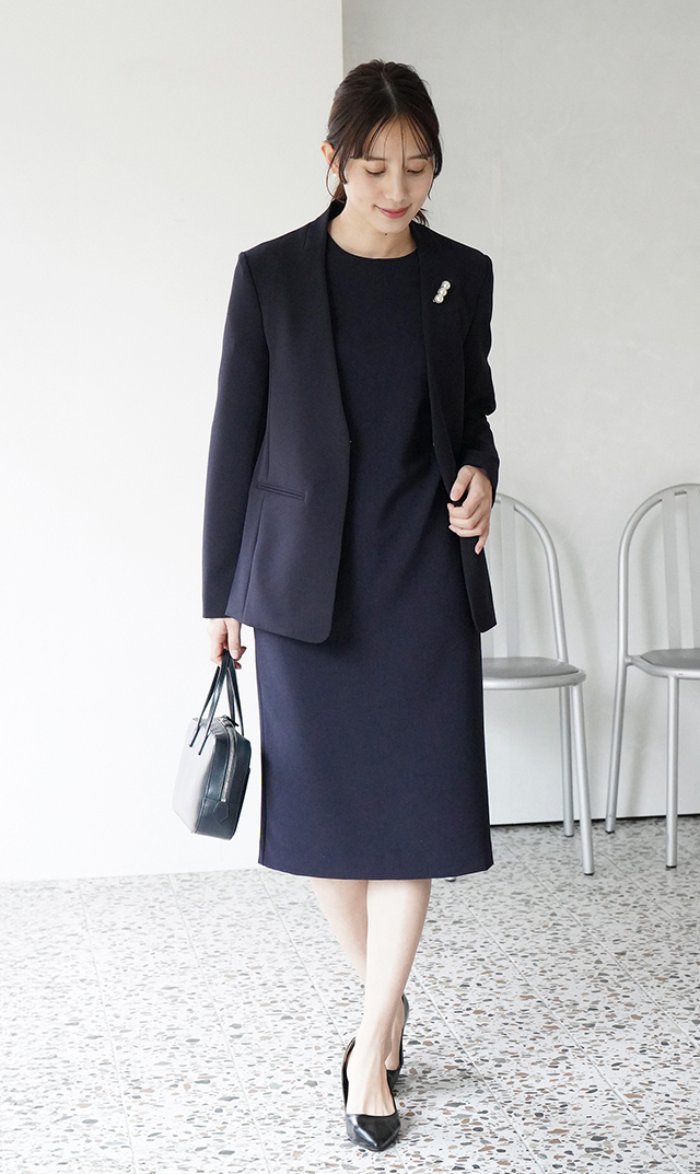 セレモニーなどのオンスタイルにはもちろん、軽めのアウターとしてラフ