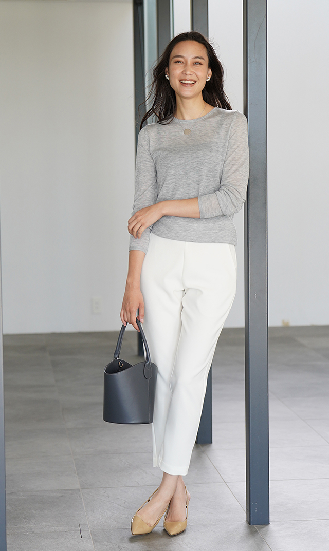 360°ストレッチアヴァテーパードパンツ白