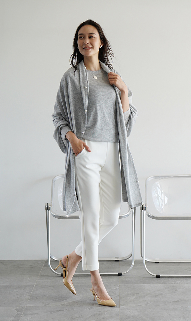 360°ストレッチアヴァテーパードパンツ白