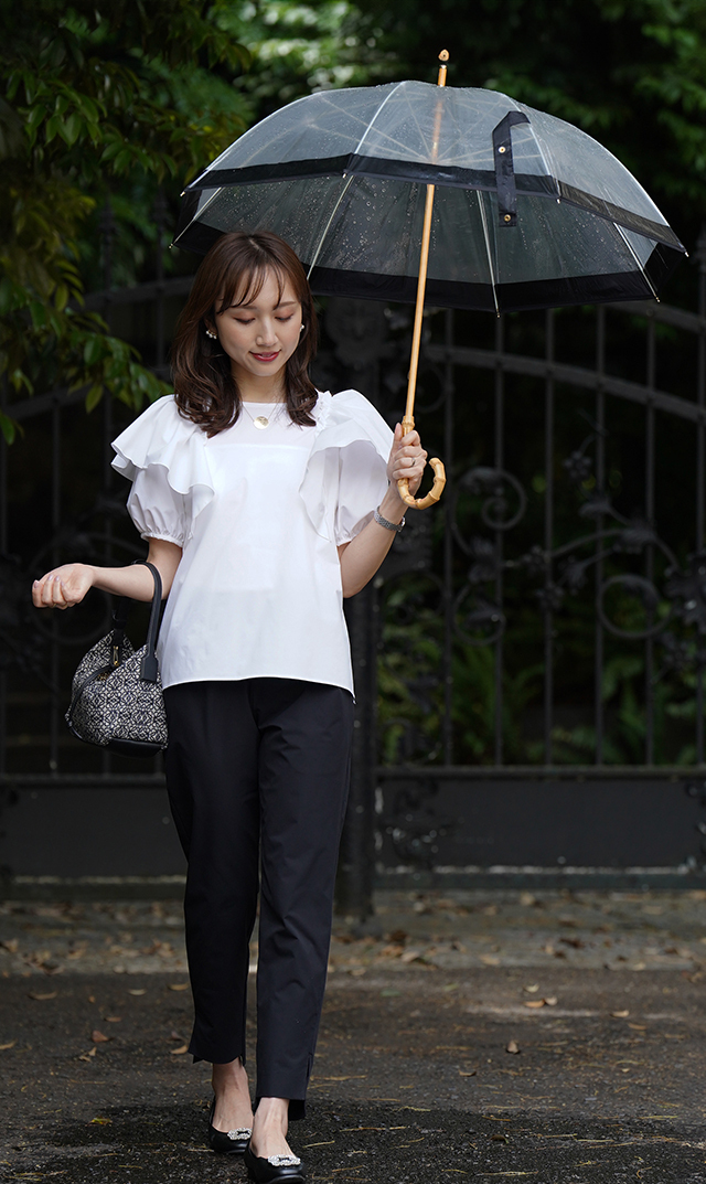 撥水フリルショルダーブラウス白