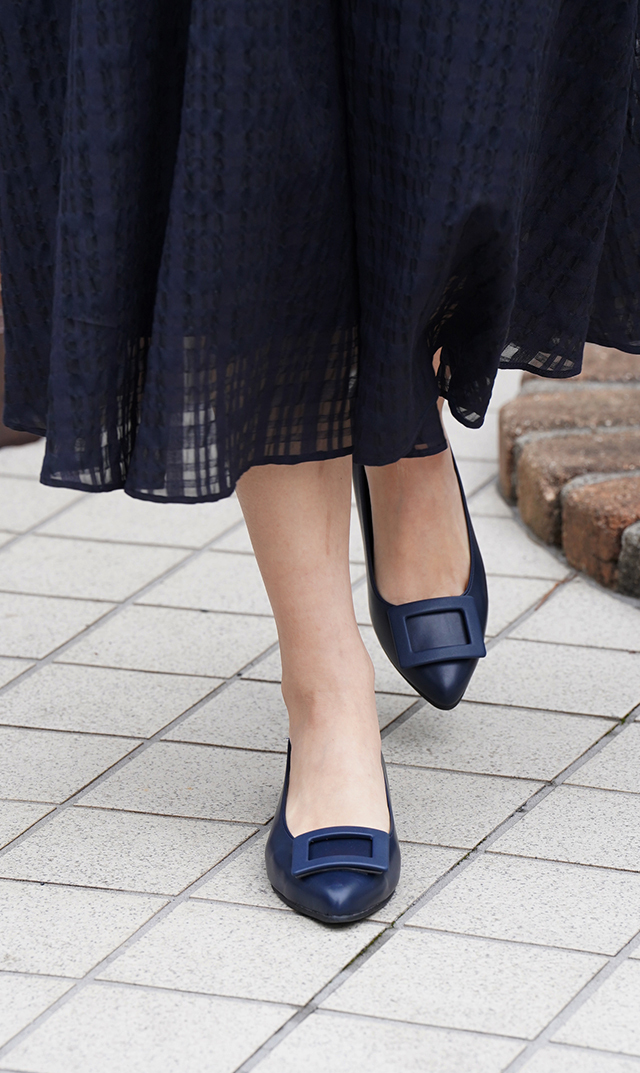 晴雨兼用スクエアバックルパンプス紺