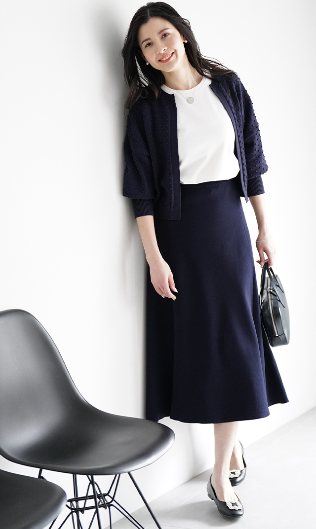 VIRINA ビジュー付き黒フラットシューズ 23cm コーデの幅を広げるエレガントな