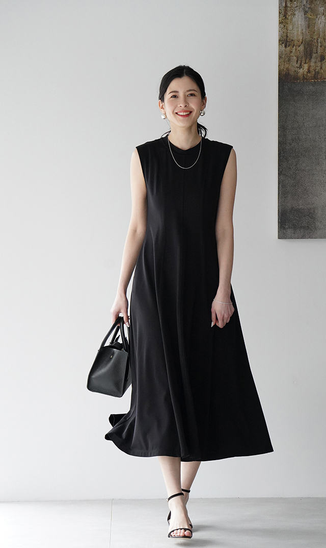 360°ストレッチ凛とした美しさを引き出す“パネルステッチワンピース”が  