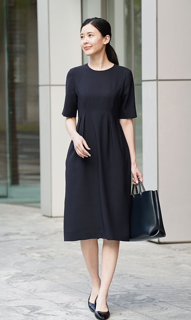 TO BE CHIC 涼しくてかわいい　襟取り外し可黒のフレアワンピース　44 TO BE CHIC 涼しくてかわいい 襟取り外し可黒のフレアワンピース 44