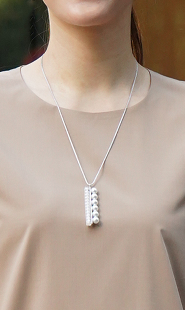 取り外し可能ぺプラム付/バタフライワンピースが登場！