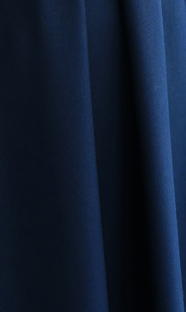 シワになりにくいタック付きフレアスカート紺