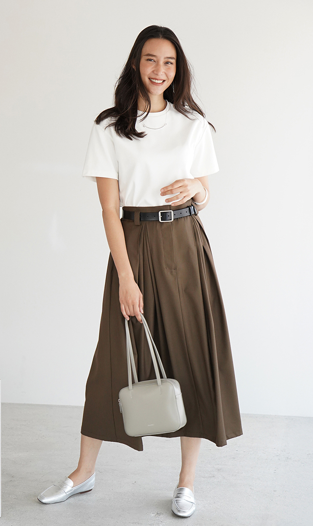 シワになりにくいタック付きフレアスカートオリーブ
