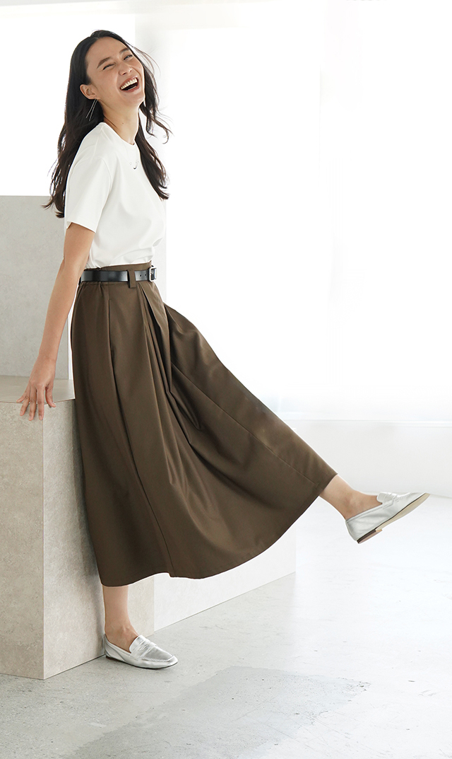 シワになりにくいタック付きフレアスカートオリーブ